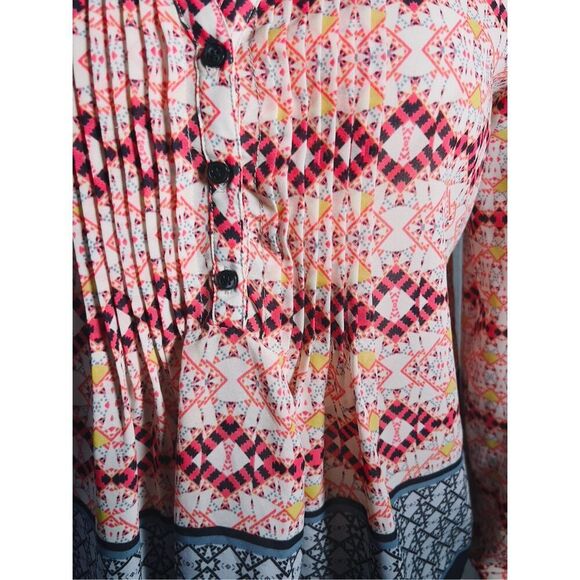 HD in Paris | Women’s | Blouses | Petite 6 | Abstract Patterned Button-Down Blou - Picture 2 of 5